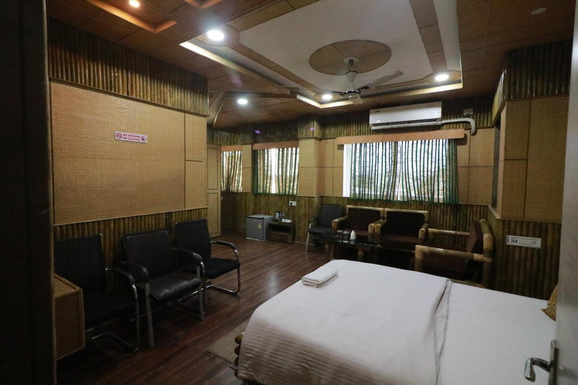 Hotel Himalaya Agartala Exterior foto