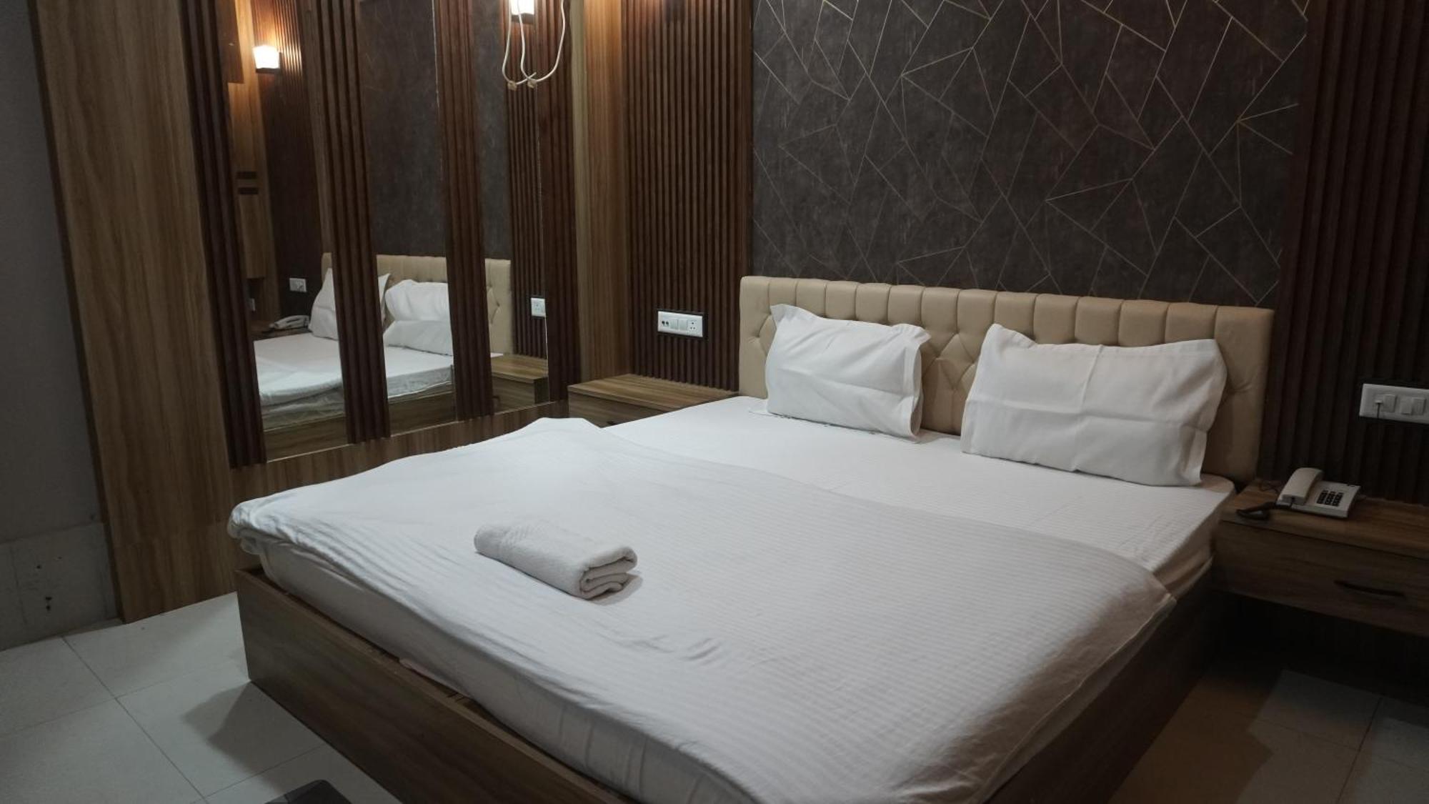Hotel Himalaya Agartala Exterior foto